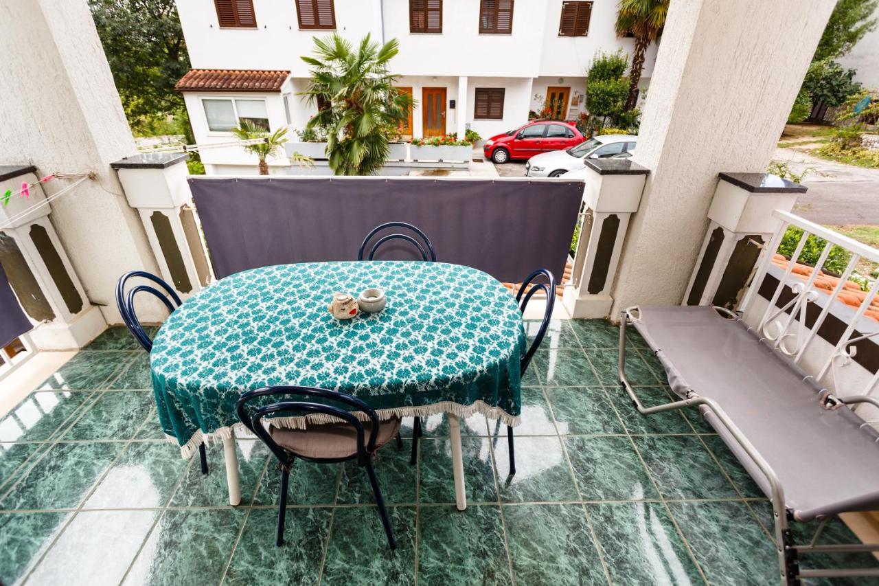 Apartmani Mili Малинска Экстерьер фото