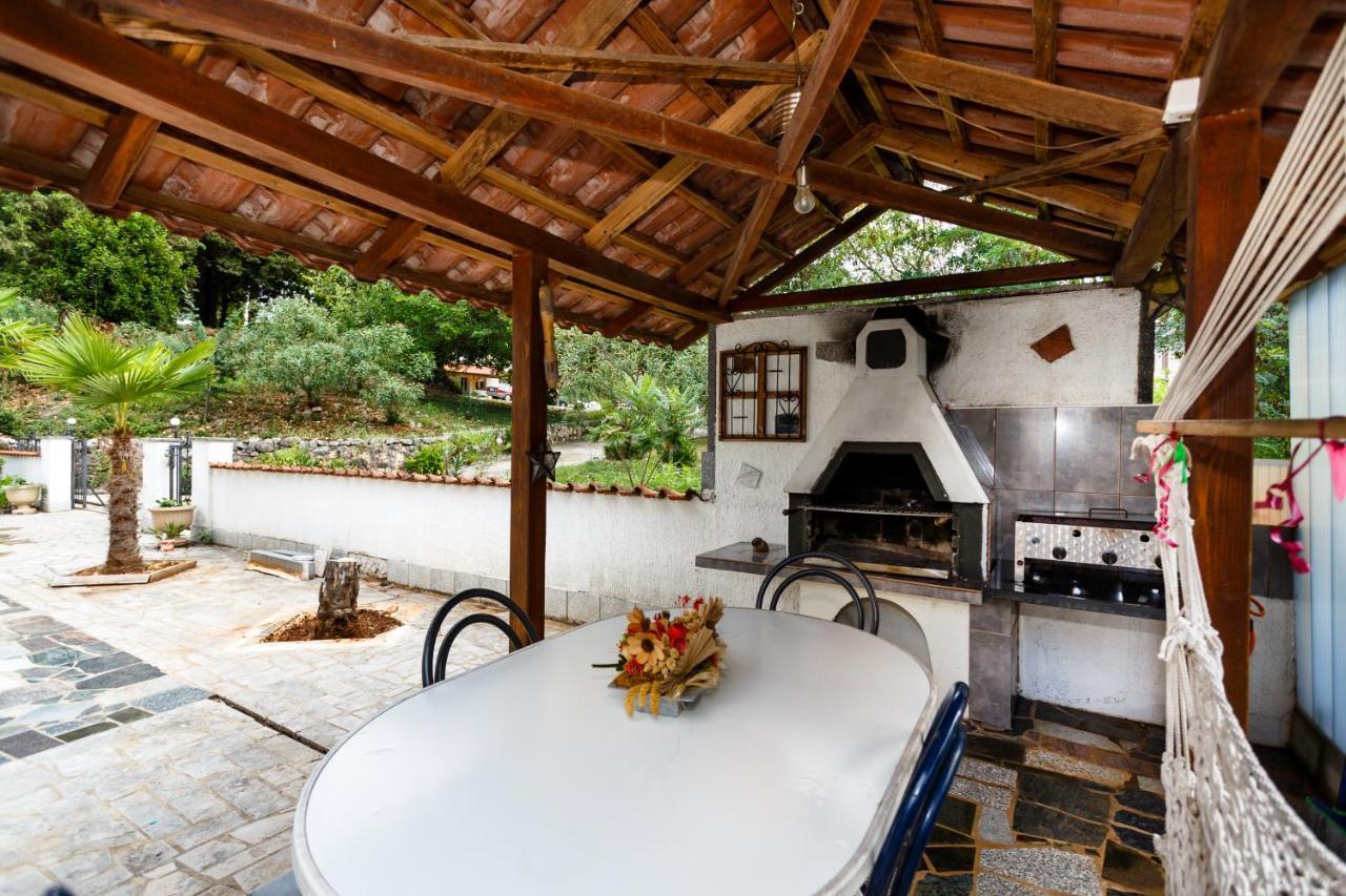Apartmani Mili Малинска Экстерьер фото