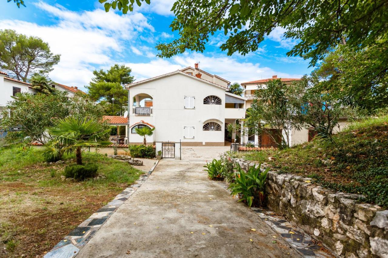 Apartmani Mili Малинска Экстерьер фото