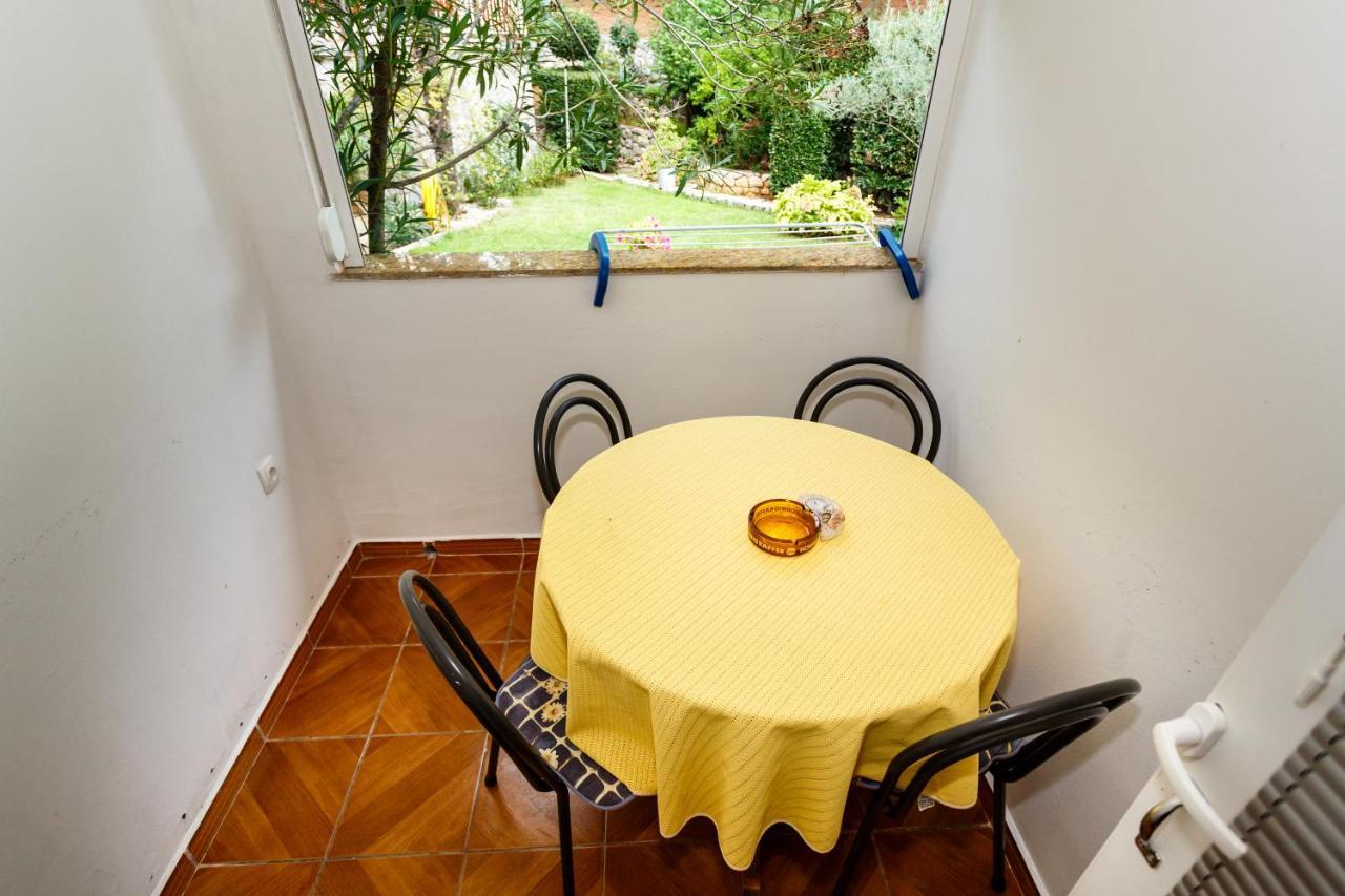 Apartmani Mili Малинска Экстерьер фото