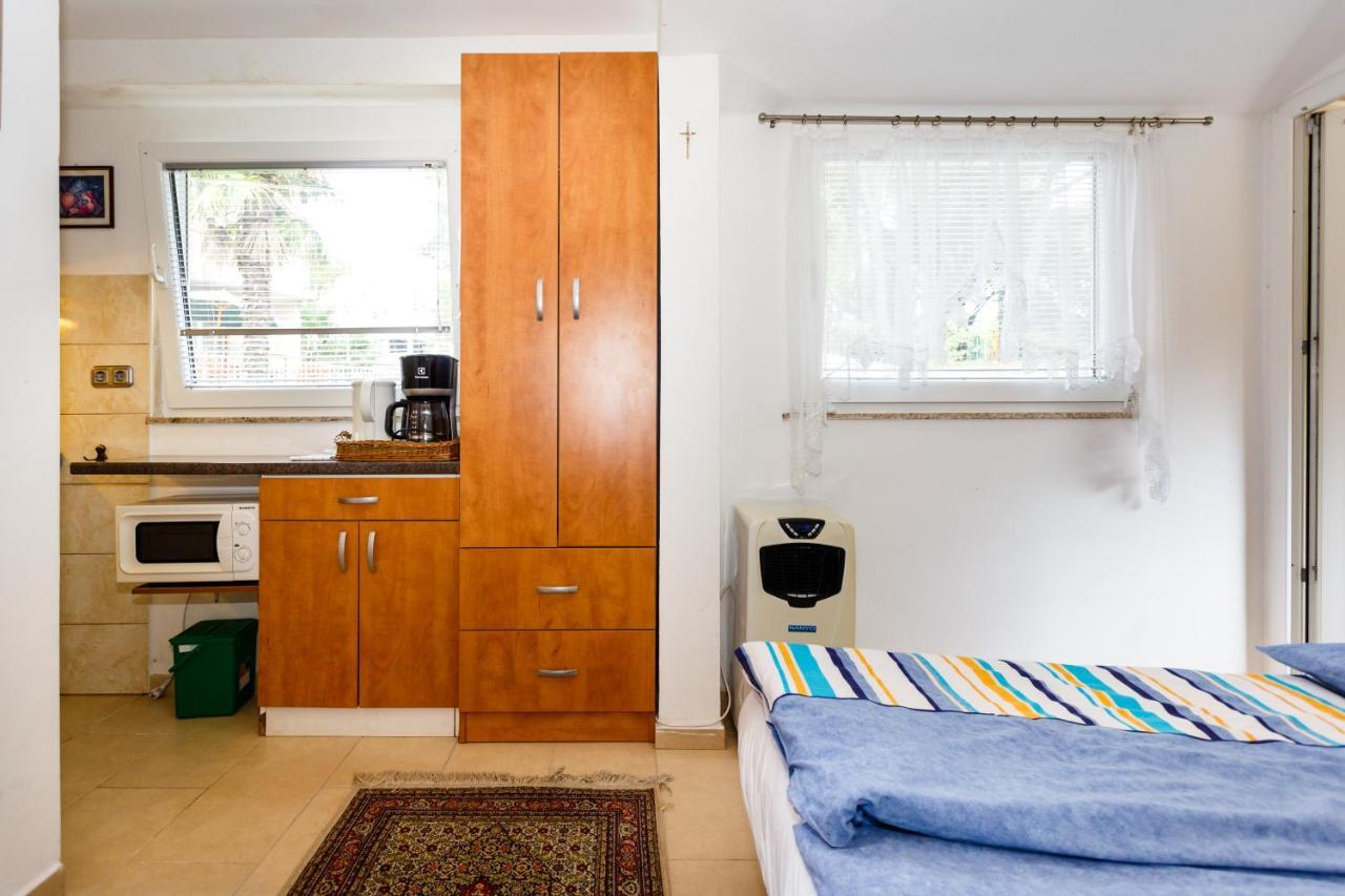 Apartmani Mili Малинска Экстерьер фото