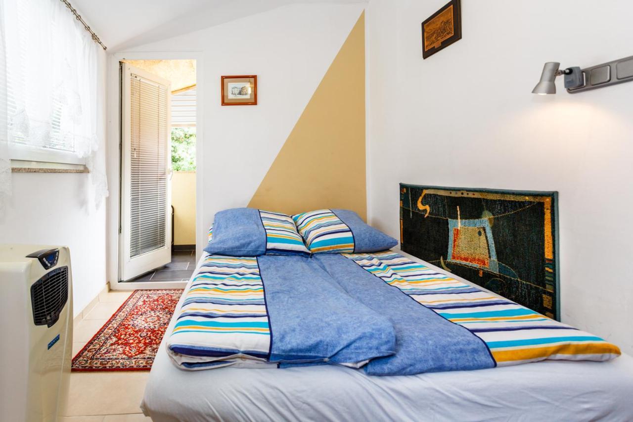 Apartmani Mili Малинска Экстерьер фото