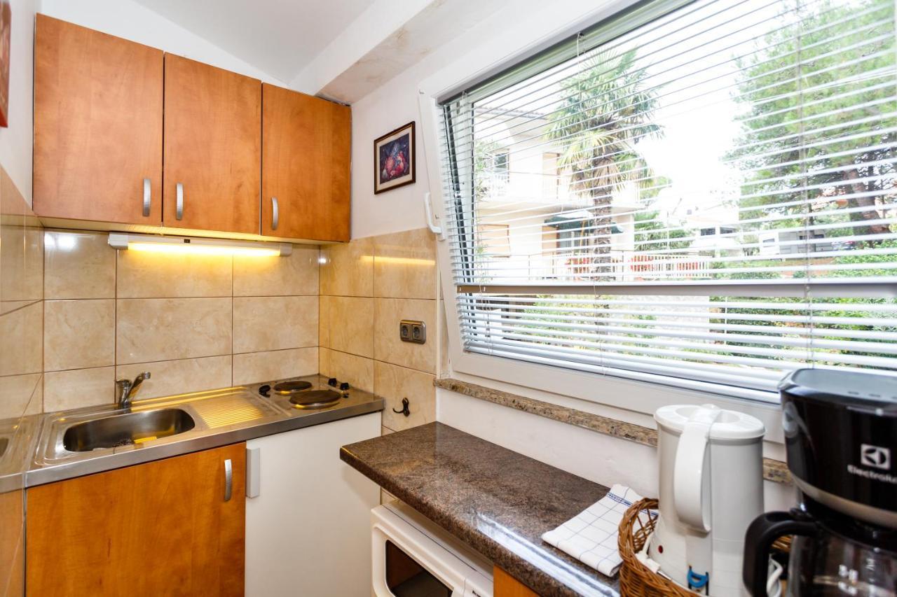 Apartmani Mili Малинска Экстерьер фото