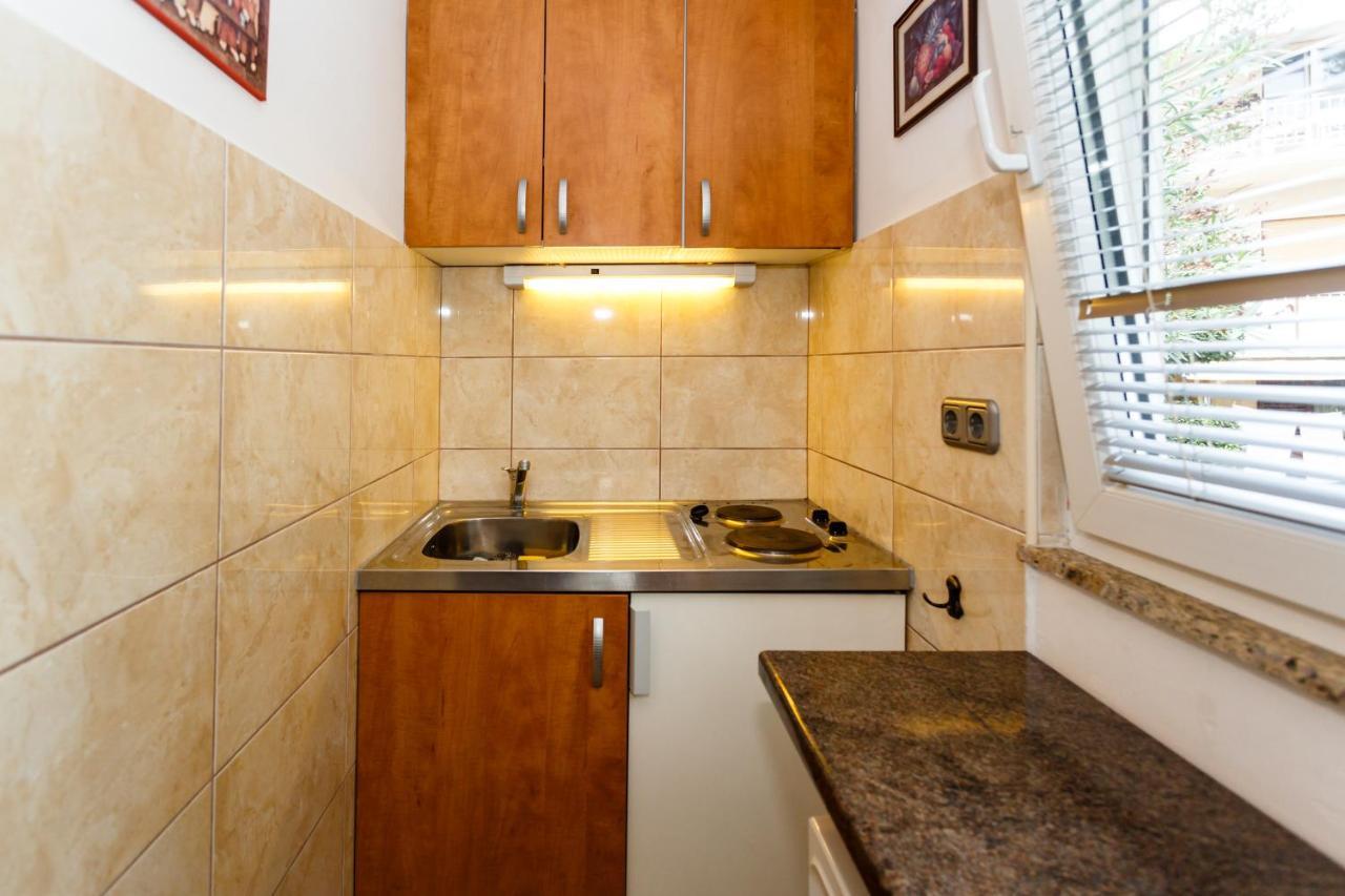 Apartmani Mili Малинска Экстерьер фото