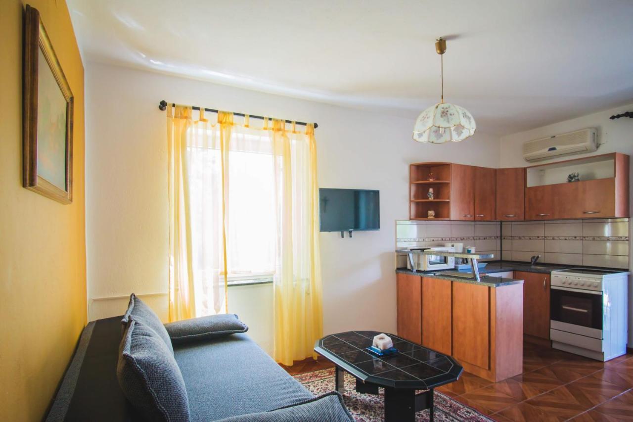 Apartmani Mili Малинска Экстерьер фото