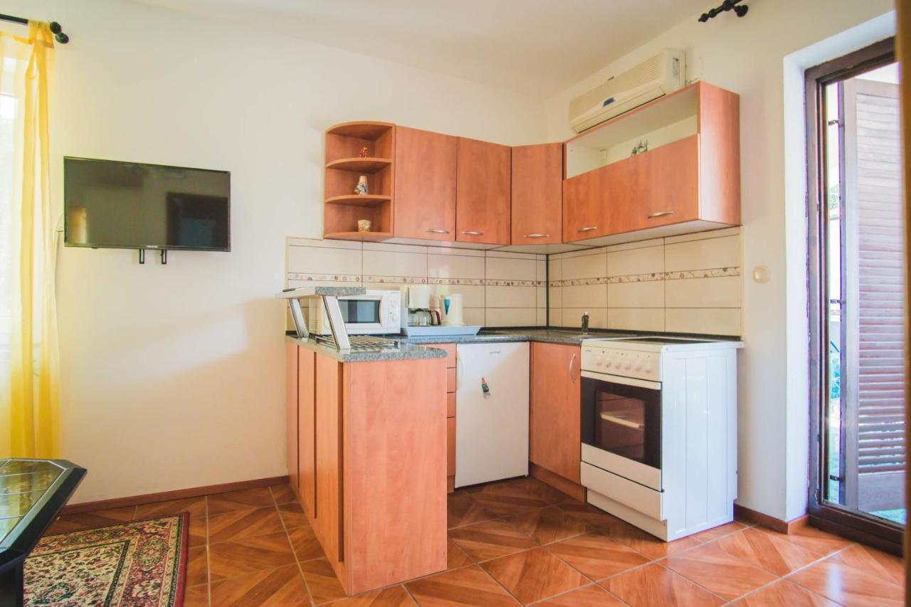 Apartmani Mili Малинска Экстерьер фото