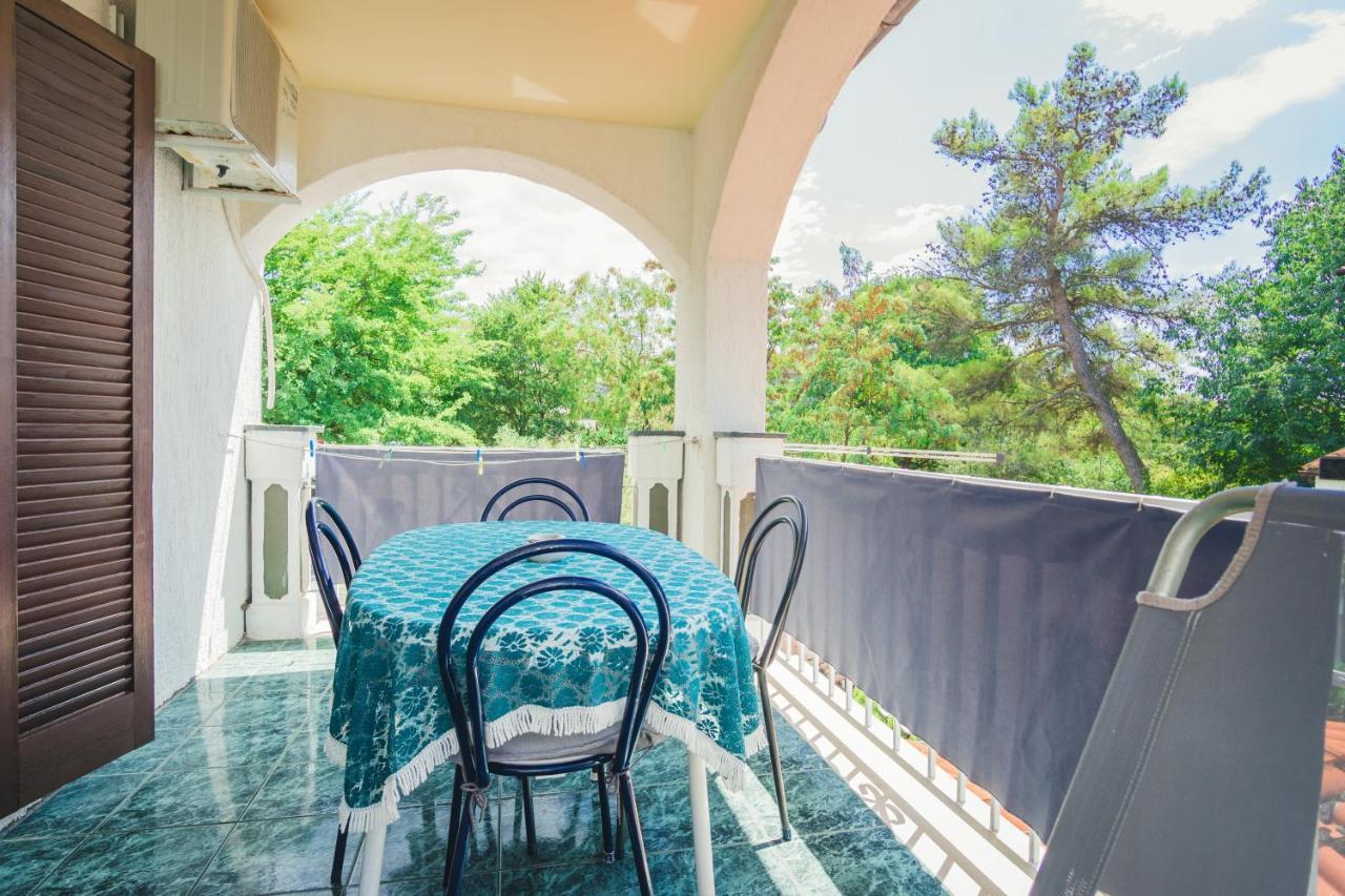 Apartmani Mili Малинска Экстерьер фото