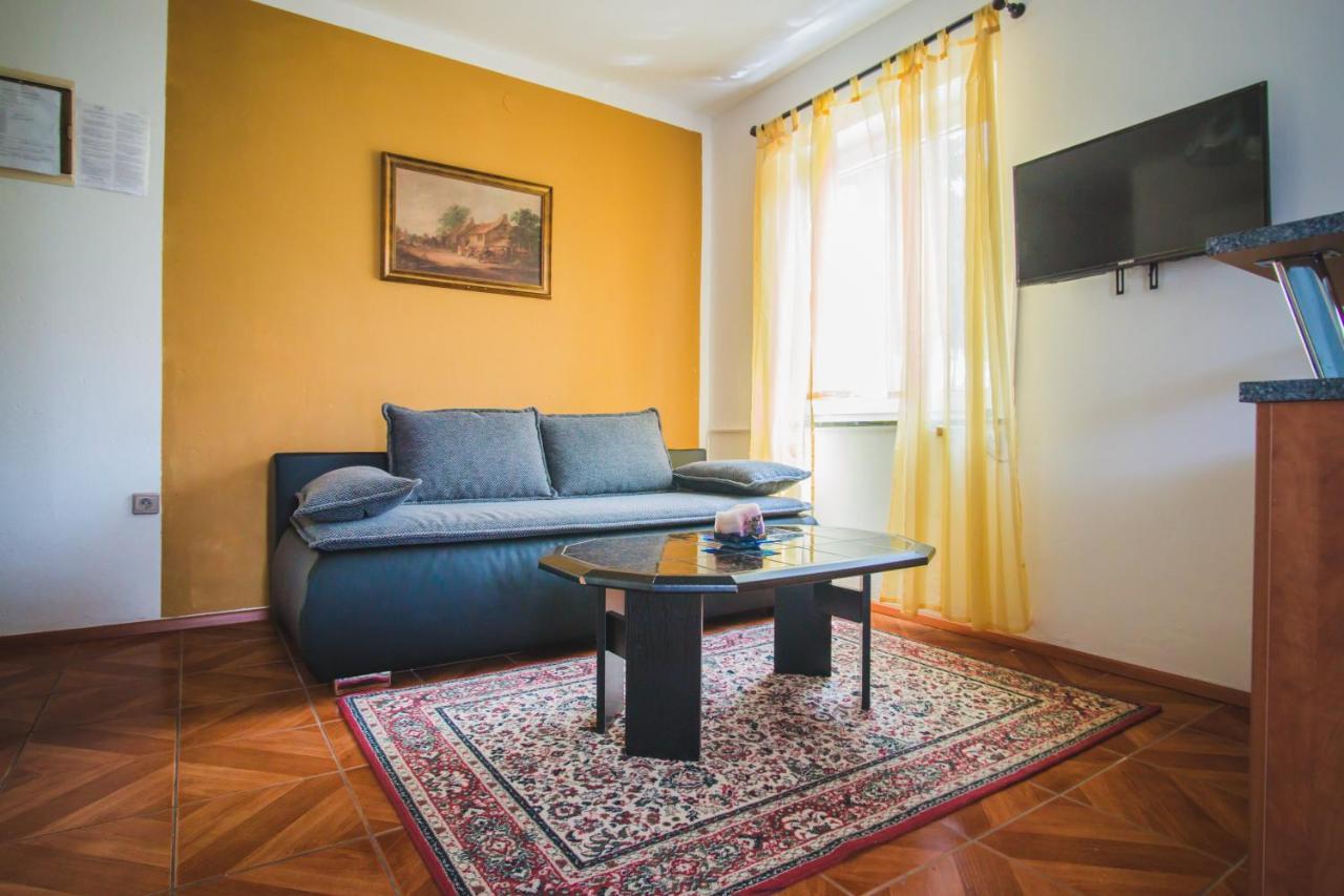 Apartmani Mili Малинска Экстерьер фото